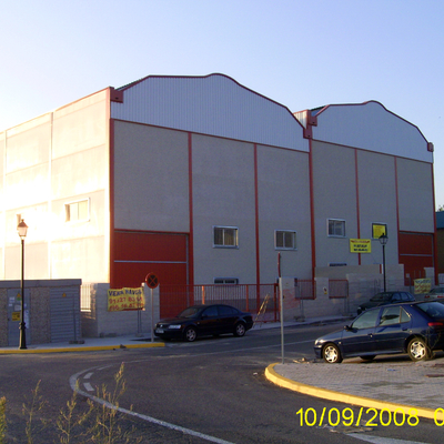 Proyecto, dirección y ejecución de 3 naves industriales.