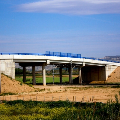 Puente sobre via de ferrocarril en Casetas, Zaragoza