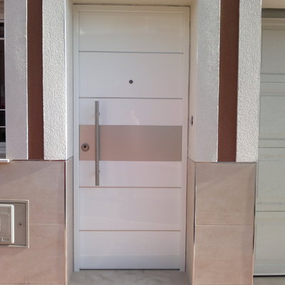 Puerta acorazada de exterior