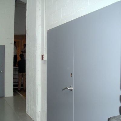 Puerta acústica de plato