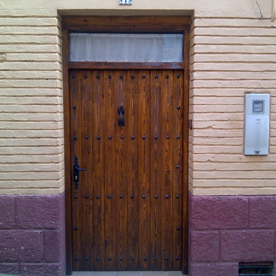 PUERTA CALLE  CON FIJO SUPERIOR