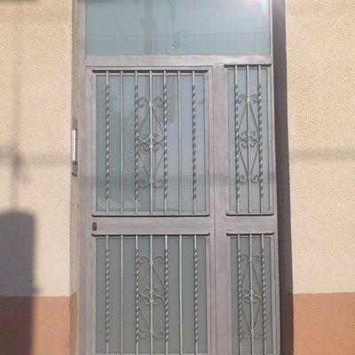 Puerta entrada comunidad