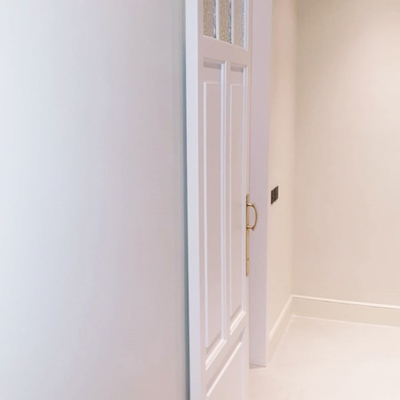 puerta de madera lacada corredera