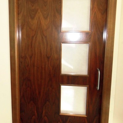 puerta corredera de nogal