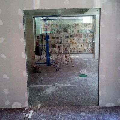 puerta corredera de vidrio por dentro del tabique