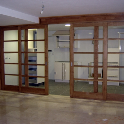 puerta corredera en madera maciza