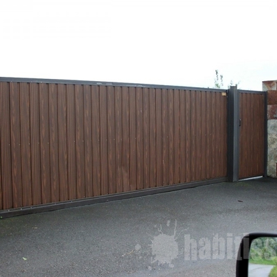 Puerta corredera más peatonal