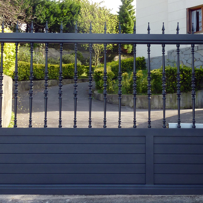 Puerta de corredera de aluminio soldado