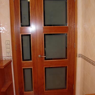 Puerta de paso con cristal