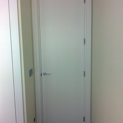 puerta de suelo a techo