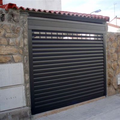 Puerta enrrollable de aluminio