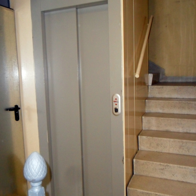 PUERTA EXTERIOR RELLANO 