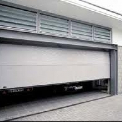 Puerta industrial seccional
