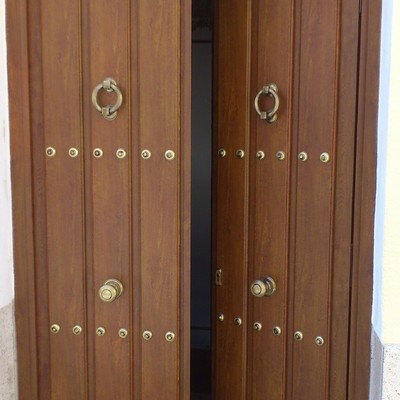 Puerta para vivienda.