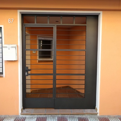 Puerta entrada comunidad