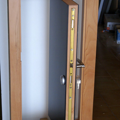 puerta pivotante acorazada