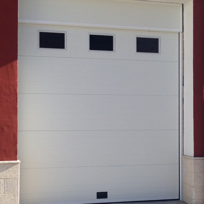 Puerta Seccional Acanalada blanca 