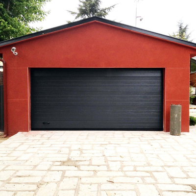 Puerta seccional color gris