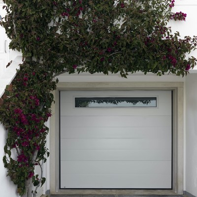 Panel liso y ventana panorámica 