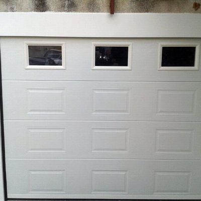 puerta seccional con visores