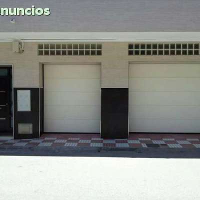 Puerta seccional de garaje