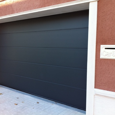 Puerta seccional de garaje