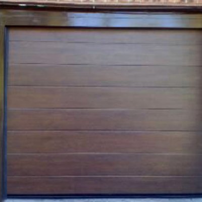 puerta seccional en marrón