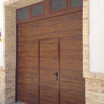 Puerta Seccional Acanalada imitacion madera