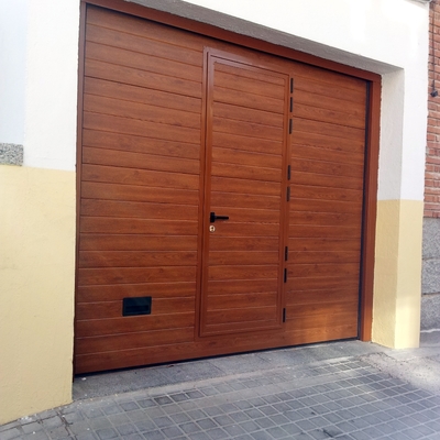 Puerta Seccional Mod. Imitacion Madera Clara