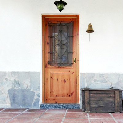 Puertas interiores y exteriores