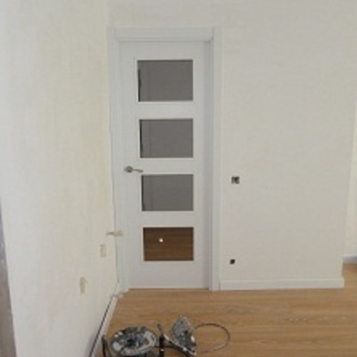 Puerta  vidriera lacada