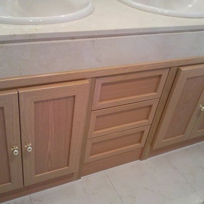 PUERTAS BAJO-LAVABO.