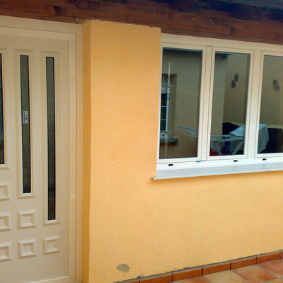 PUERTAS DE ALUMINIO DECORADAS Y VENTANAS