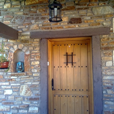  puertas de calle de madera blindadas