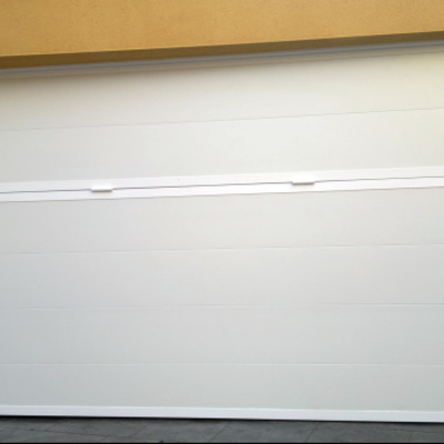 Puertas parking lacadas.