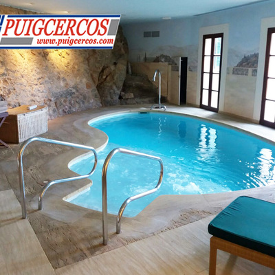 Piscina de obra interior y filtración automática mediante electrólisis salina