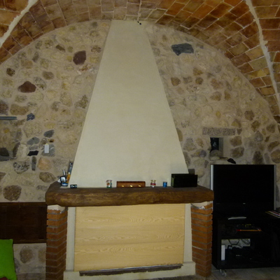 Reconstrucción de casa de piedra de más de 700 años