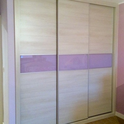 ARMARIO LAMINADO CON CRISTAL DE COLOR