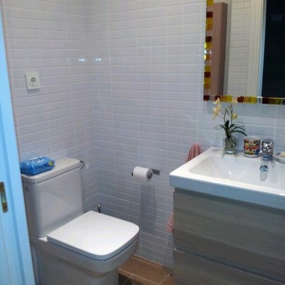 Reforma de baño y distribuidor en vivienda. Antequera (Málaga)