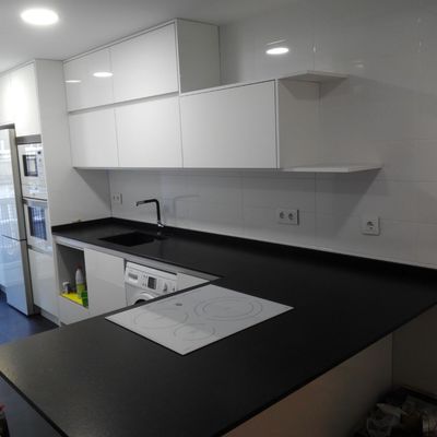 Mobiliario de cocina,en cristal alto brillo