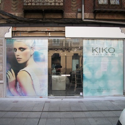 reforma de escaparate con piedra natural