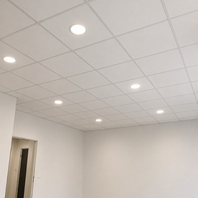 Instalación de iluminación LED en techo técnico