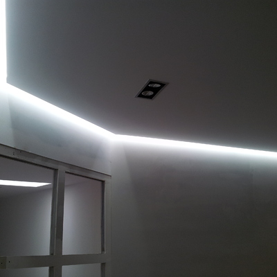 techo decorativo y candileja 