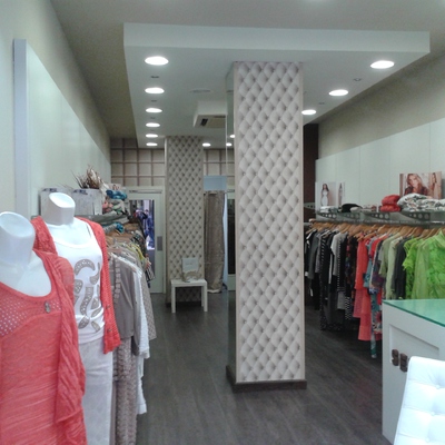 Reforma en tienda de ropa de la c/ tomas zarracina en gijon.