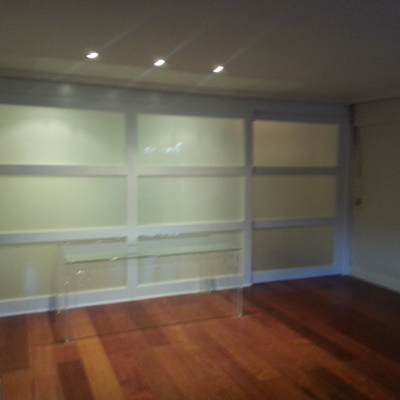 Reforma salón -  tabique y puerta de cristal