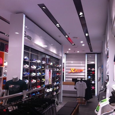 Reforma tienda Xtep cc Aljub finalizada interior2