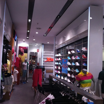 Reforma tienda Xtep cc Aljub finalizada interior