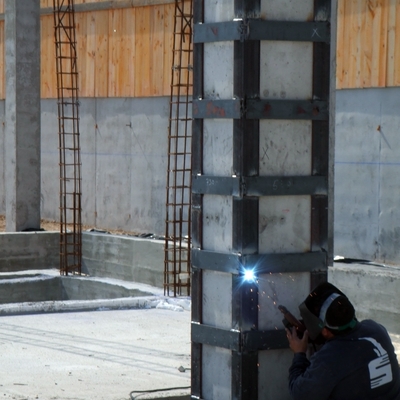 Refuerzos para pilares de 16 mts de altura.