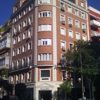 Rehabilitación de fachadas y cubiertas C/ Narváez, Madrid