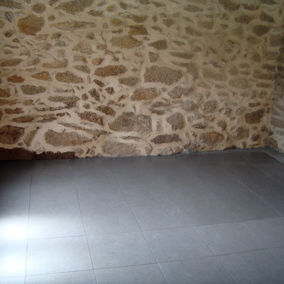 Renovación de pared y colocación de plaqueta en el suelo